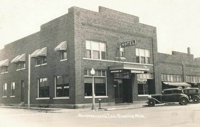 Shoppenagons Inn - Old Postcard (newer photo)